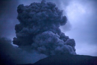 화산재 3000m까지 치솟았다…인니 마라피 화산 분화로 최소 11명 사망