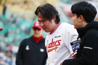 SSG 최정, 스벅 1년 공짜권 달린 '468호 홈런' 대기록 앞두고 갈비뼈 미세 골절