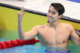 '한국수영 간판' 김우민, 박태환 이후 13년만에 세계수영선수권 400m 금메달