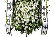 [당일수령] 고인의 삼가 명복을 빕니다 FB214 - 장례식장 꽃 국화 병원 근조 3단 화환 조화 조의 조문 무료배송 장례식화환 화환배달 : 당일... 