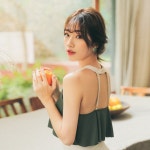 배색 프릴 홀터넥 후크 원피스 수영복 : 츄블레스유