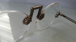 오래된 수정 안경 A : zunation