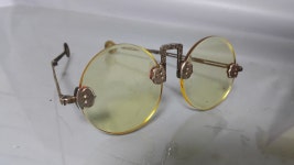 오래된 수정 안경 A : zunation