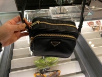 [Prada] 프라다 벨라 카메라백 블랙 1BH153 V44 F0002,토미샵 : 토미샵