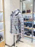 [MONCLER]몽클레르 여성 베이디 라미네이트 메탈 다운 패딩 점퍼 4688405 C0291 910 : NC평촌점 끌린느