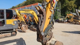 현대 신차굴삭기인가 중고굴삭기인가 새차같은 02급 공투포크레인 HW60MT 산판용 집게유 : 중고굴삭기 매매 지대현