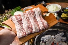 벌집삼겹살 600g 한돈 냉장 돼지고기 구이용 캠핑고기 바베큐 : 30년전통한우암소 삼부축산