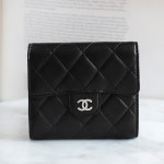 샤넬 클래식 램스킨 반지갑 CHANEL CLASSIC LAMBSKIN WALLET A82288-Y01840-C3906 : LORIAN