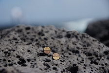 시월은 silver 호두골드 은침귀걸이 : 시월은