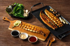 고창에서 복분자 먹인 프리미엄 국내산 풍천장어 민물장어 1kg 손질장어, 소스, 장어택배 : -청춘장어-