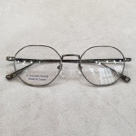 빅터엔롤프 70 0164 17 남자 여자 육각 티타늄 엔틱브라운 이동욱 연예인 안경테 : 안목아이웨어