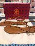[Tory burch] 토리버치 EMMY 플랫 샌들 [63407-905] : 롯데 기흥점 아르마디오