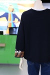 레터링 자수 오픈 가디건 (BAKCA1041) : 신세계 여주 베네통