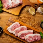 국내산 한돈 돼지고기 암퇘지 앞다리살 (껍질있음) 500g : 고유한돈우