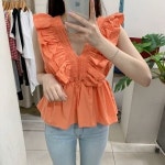 양브이 나시 프릴 블라우스 T238 : 티에스컴퍼니
