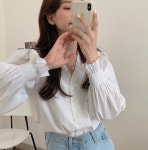 스모크 밴딩 프릴 블라우스 : 썸메모리