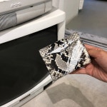 20/21 메종 마르지엘라 인벨롭월렛 스네이크 S56UI0136 P3610 H7168 : 비아모다10