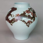 호산 이완종 화백, 현암 현무남 철화진사매화문 도자기, 높이 약 29cm : 앵콜음반