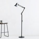 마켓비 장스탠드 조명 사무실 책상 철제 스텐드 등 철재 긴 관절스탠드 : 해봄스토어