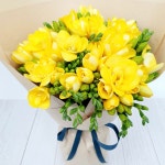 프리지아 5단 도매 생화 여자친구 생일 선물 축하 농장 택배 한단 후리지아 프레지아 꽃 다발 야곱의정원 : 야곱의 정원