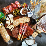 홈파티 와인안주 15종 샤퀴테리 치즈플래터 (양주 캠핑 집들이 모듬 술안주 선물세트) : 비마프