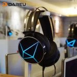 다얼유 아크릴 월마운트 헤드셋 거치대 (PC방 헤드셋걸이) : 디에스큐브