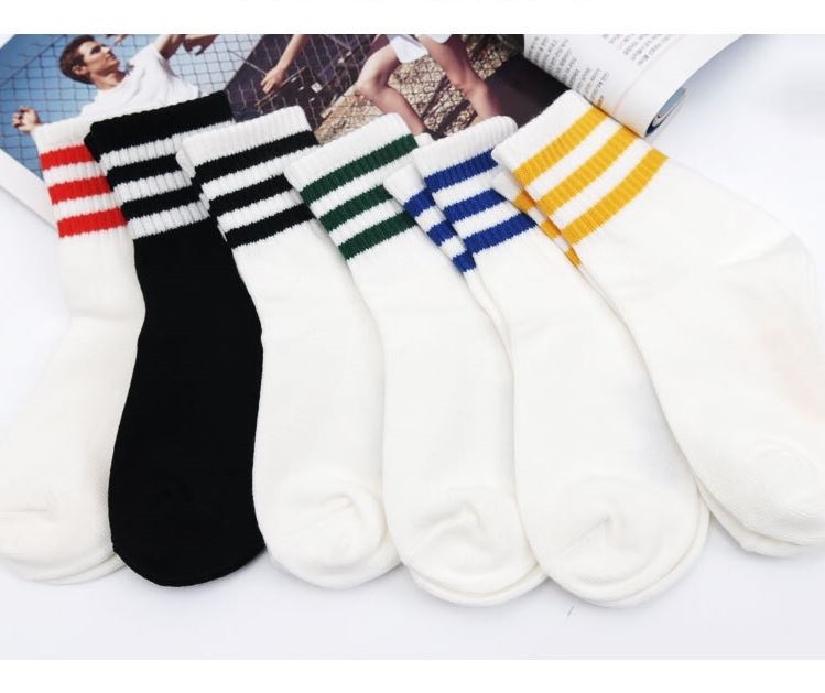 가을 패션 트렌드, 놈코어 대표주자 삼선슬리퍼와 삼선양말 활용이 화제