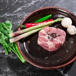 한돈 목살 수육용 300g 온라인정육점 수육고기 돼지목살 에어프라이어목살 육라운드 육류도매 : 육라운드
