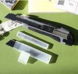 커터칼 블랙 고탄소강 대형 사무용 휴대용 가정용 문구 공예 공작 미술 창작 보드지 판지 두꺼운 지류 절삭 : 반짝반짝 상점