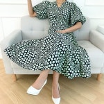 플라워 블루 블랙 퍼프 랩 플레어원피스 : 몽아미