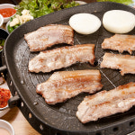 더고기식탁 흑돼지 삼겹살 구이용 500g 냉장 한돈 지리산 산청흑돼지 국내산 돼지고기 : 더고기식탁