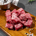 미트럽 한우암소 1등급 깍뚝등심 250g/400g 구이용 찹스테이크 홈파티 캠핑 소고기 : 미트럽