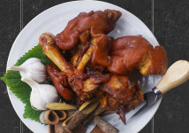 국내산미니족발 앞다리 려원 미니족 통족 500g : 홍직구