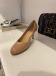 페라가모 OSCAR 70 백간치니 디테일 에나멜 펌프스 / Ferragamo OSCAR 70 Gancini Enamel Pumps 01P247 0704824 : 유로몰24