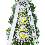 근조 고급 3단 화환 꽃배달싼곳 장례식 조문 위문 전국꽃배달서비스 꽃총각 삼가고인의명복을빕니다 : 친친플라워