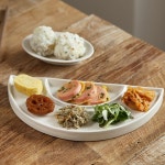 국산 플레이팅 나눔접시 월남쌈 디저트 안주 반찬 접시 반달 그릇 2칸 플레이트 : 힐링다모아