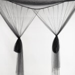 [해외배송]모기장 블랙 화이트 더블 4 코너 침대 포스트 침대 캐노피 모기장 전체 퀸 : 모아모아95