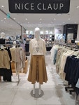 단추디테일 플레어스커트 A213PWS601 : 롯데몰 진주점 나이스클랍