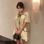 러블리 아일렛 스퀘어넥 펀칭 루즈핏 가벼운 단추 캉캉 A라인 리본 바스락 미니 원피스 : 뮤즈베리