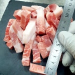 흑돼지 대용량 돼지고기 흑돼지 뒷다리살 찌개용 5kg/ 신선한 후지살 업체용 찌개 업소용 제육  우리집 흑돼지 : 피밀리 우리흑돈