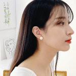 pkpj[무배]써지컬 정순한 자개 심플 단아한 스터드 고래귀걸이 2color : 삐까 뻔쩍pkpj