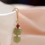 여성을위한 14K 금도금 녹색 옥 귀걸이 긴 얽힌  패션 트렌드 절묘한 우아한 여성 쥬얼리 보석 : 이유트렌드