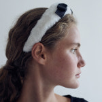 엘리자베스모먼트 화이트 퍼 머리띠 헤어밴드 / Elizabeth Moments White Fur Headband : 엘리모