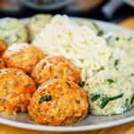 본가 만두전골 캠핑 집들이 밀키트 수제 굴림만두전골 샤브샤브 : 본가만두전골전문점