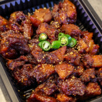 [비단길현대시장 맛집] 25가지 양념과 두번의 직화구이로  환상의 맛을 낸 불티나게 팔리는 불닭발, 불미니족발, 불닭발 : 삼시먹끼