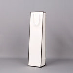 [신성쇼핑백] 코팅 화이트 블랙라인무광 와인백 1본입 (100장) 110 x 100 x 410 mm : 신성쇼핑백
