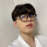 남자 여자 검정 투명 둥근 패션 데일리 뿔테 자외선 블루라이트 차단 안경 : 지유안경