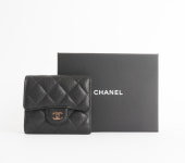 [국내당일발송] 샤넬 CHANEL 클래식 플랩 반지갑 지퍼 블랙 금장 캐비어 한정판 A0712 : 봉쥬르파리