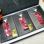 한우(거세소) 1+등급 만년설우 명품세트 900g(꽃등심300g 갈비살300g 특수부위(부채살/치마살)300g) : 솔직한농부