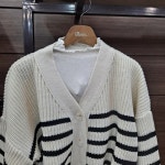 로엠 세미크랍 스트라이프 도톰 가디건 RMCKB4TRTB : 로엠금호점